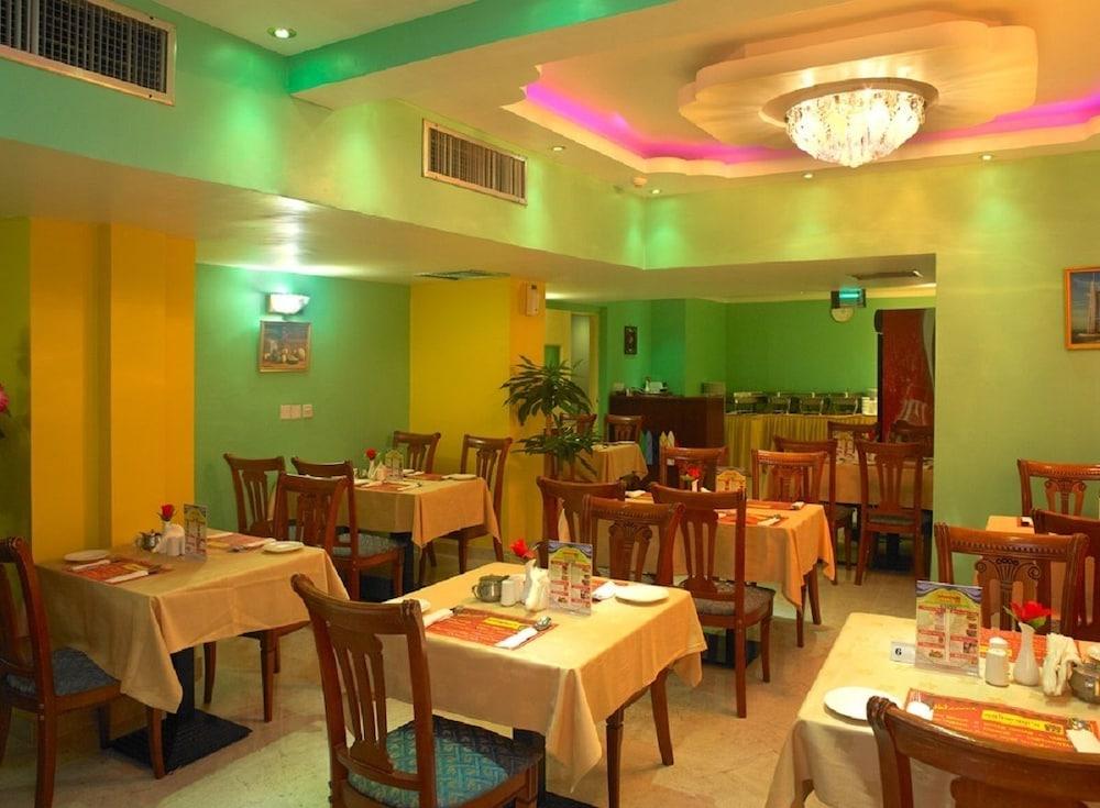 Phoenicia Grand Hotel Dubai Exterior foto