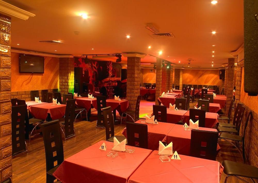 Phoenicia Grand Hotel Dubai Exterior foto